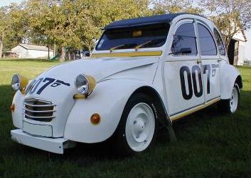 la 2 CV de James BOND
