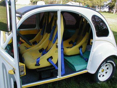 la 2 CV de James BOND