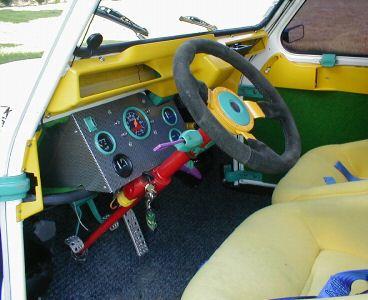 la 2 CV de James BOND