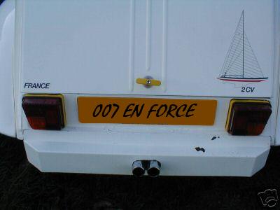 la 2 CV de James BOND